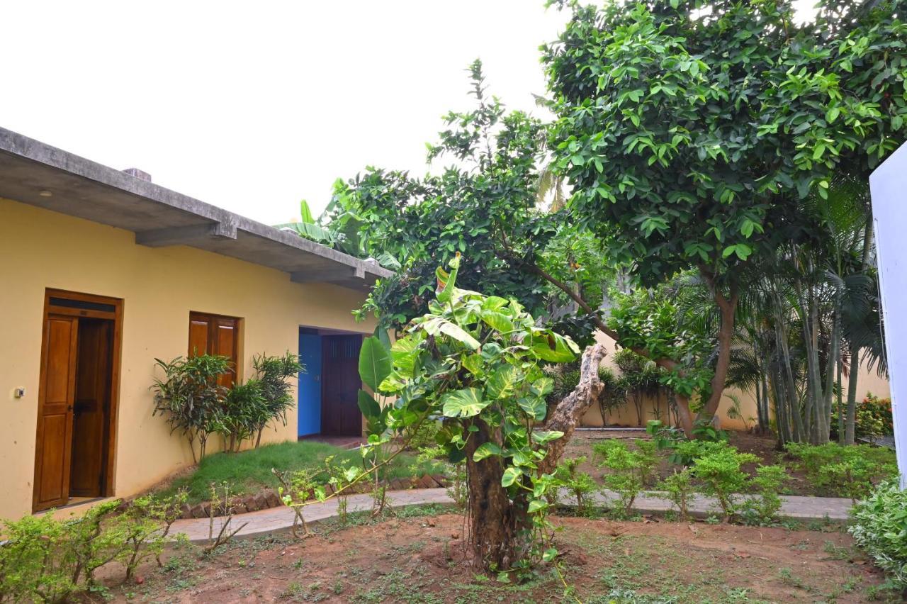 Les Boganveillea Heritage Guest House Auroville Exterior photo